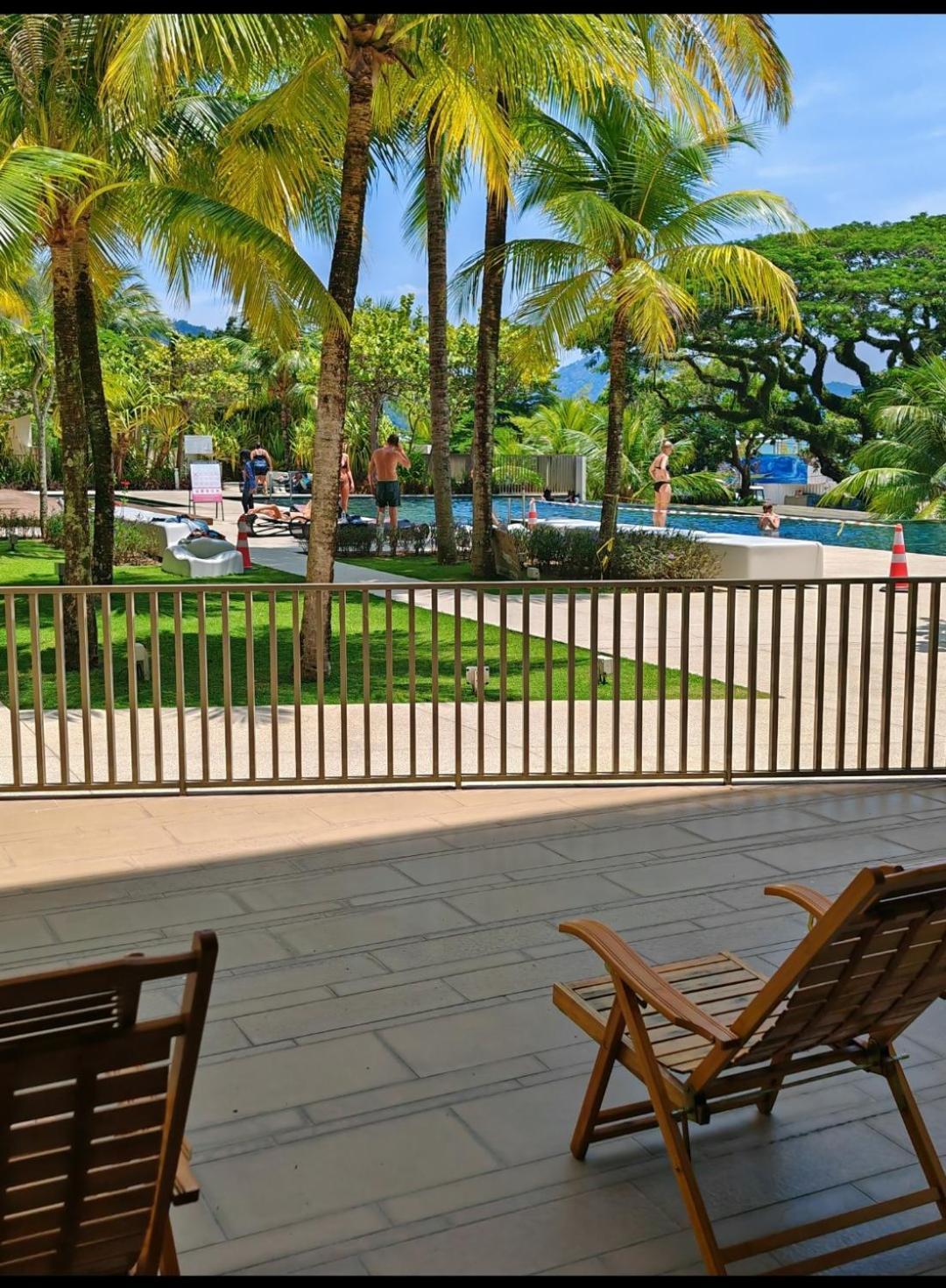 By The Sea Batu Ferringhi Beach Front Apartment Suite Zewnętrze zdjęcie